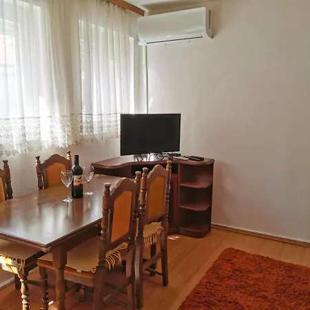 Monika Apartman شقة